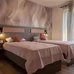 Relaxing Giardin Villa *
