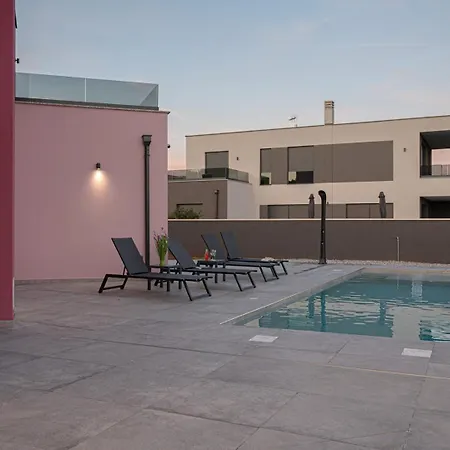Relaxing Giardin Villa *