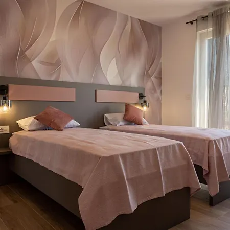 Relaxing Giardin Villa *