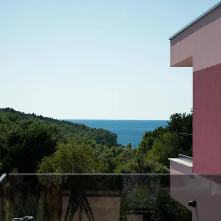 Relaxing Giardin Villa *