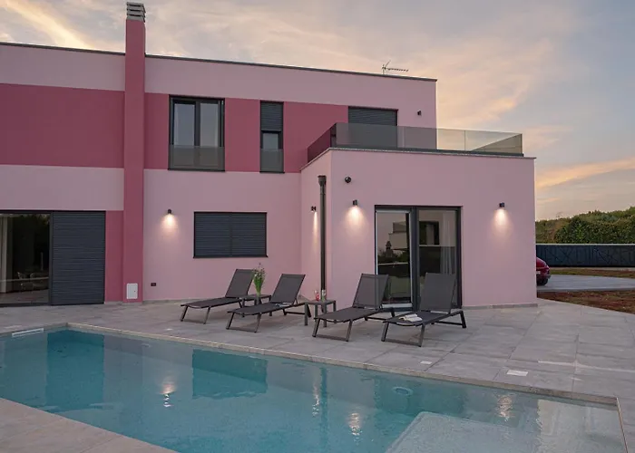 Relaxing Giardin Villa *