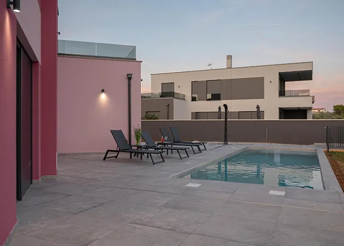 Relaxing Giardin Villa *