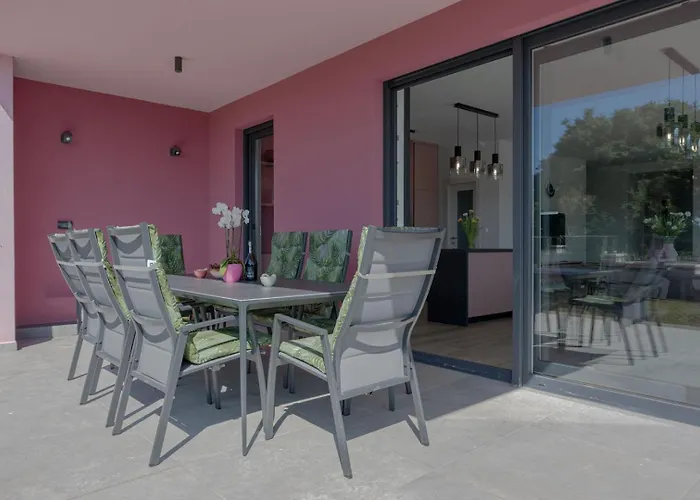 Relaxing Giardin Villa