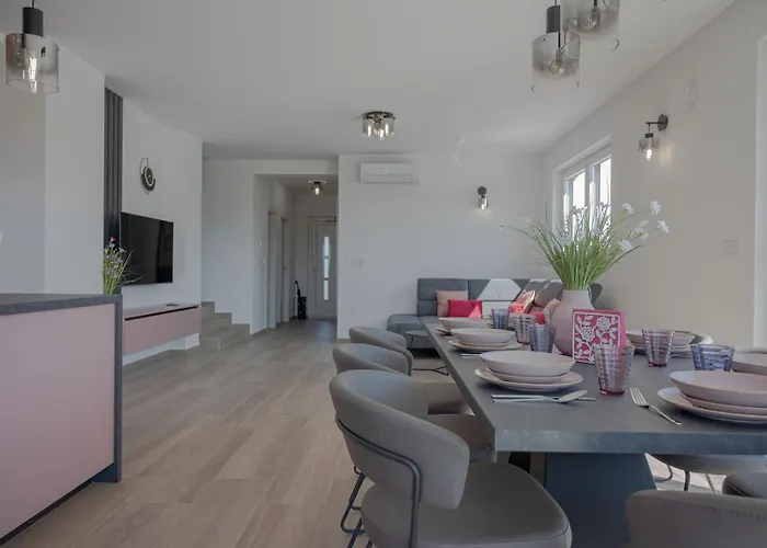 Relaxing Giardin Villa