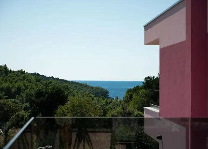 Relaxing Giardin Villa *